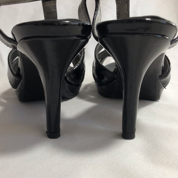 EUC Bandolino Sarah Strappy Sandal - Picture 4 of 5